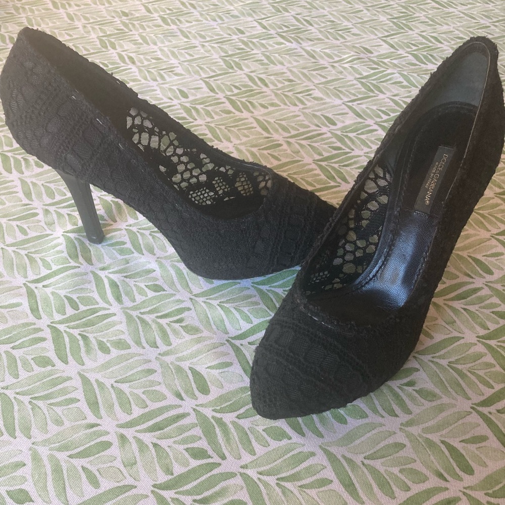 Dolce and Gabbana vero cuoio lace and leather pumps